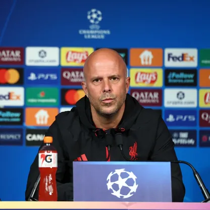 آرني سلوت خلال مؤتمر صحفي قبل مباراة باريس سان جيرمان وليفربول بدوري أبطال أوروبا - 13 أبريل 2026
