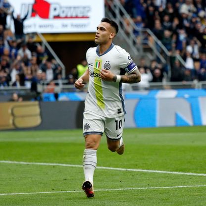 مارتينيز يقترب من قيادة إنتر ميلان أمام برشلونة