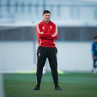 جيرارد يثير جدلاً: مايكل أوين كان أفضل من يامال ومبابي