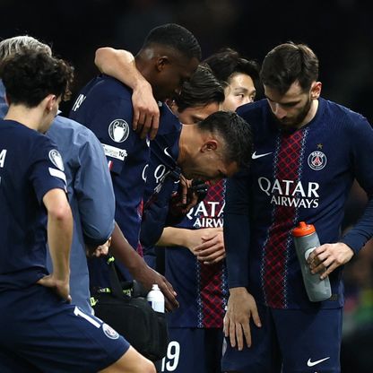 في يوم عيد ميلاده.. أشرف حكيمي يغادر "بارك دي برانس" على عكازات