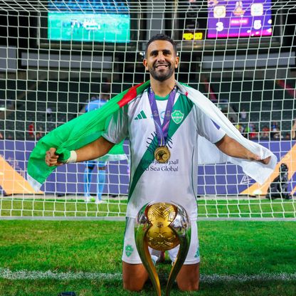 محرز أيقونة الأهلي يحصد لقبه 15 وينقصه حلم أخير