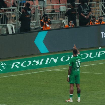 شاهد.. الأهلي يستعيد توازنه على حساب الحزم ويواصل مطاردة الهلال