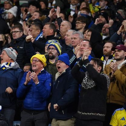 ليدز يطالب جمهوره باحترام وقف اللعب لإفطار اللاعبين الصائمين