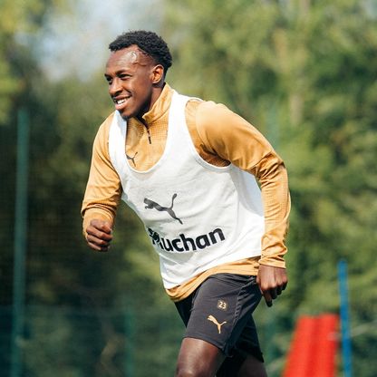 بغياب سعود عبد الحميد.. لانس يحقق فوزه الأول في الدوري الفرنسي