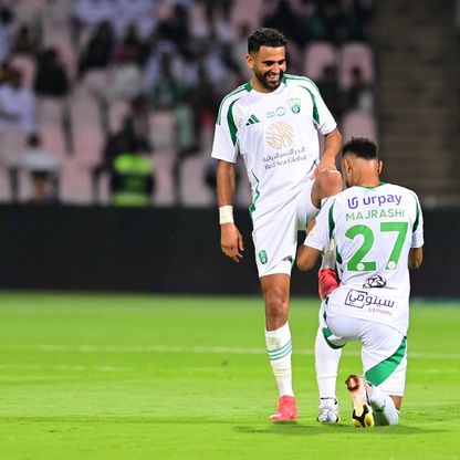 محرز يتألق في فوز الأهلي على الوحدة بالدوري السعودي
