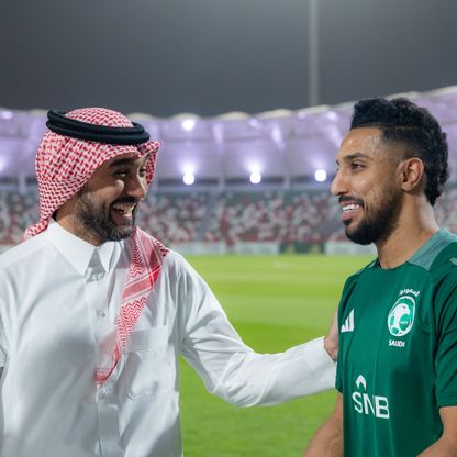 وزير الرياضة السعودي يدعم لاعبي الأخضر قبل مواجهة البحرين