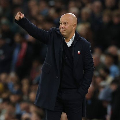 سلوت ينتقد التحكيم ويعترف بأفضلية مانشستر سيتي على ليفربول