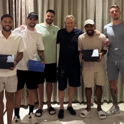 بسبب وعد قديم.. جيسوس يُكافئ لاعبي الهلال بساعات فاخرة