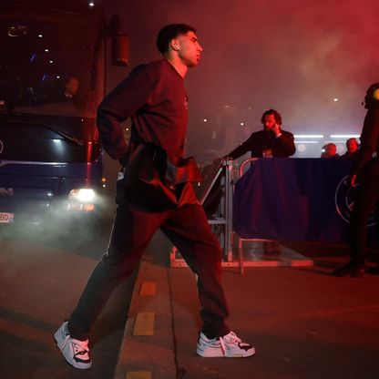 حكيمي وديمبيلي يقودان باريس سان جيرمان في مواجهة بالمر وبيدرو