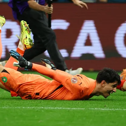 ياسين بونو يحتفل بتأهل المغرب إلى نهائي كأس إفريقيا على حساب نيجيريا - 14 يناير 2026