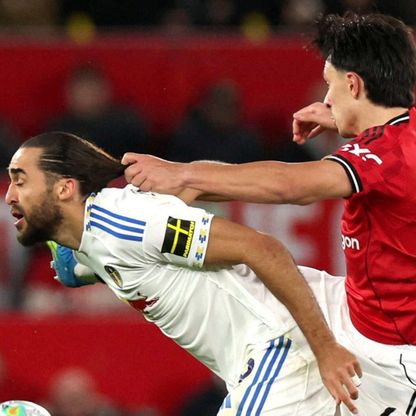 ليدز يهزم مانشستر يونايتد في ملعبه لأول مرة منذ 45 عاماً