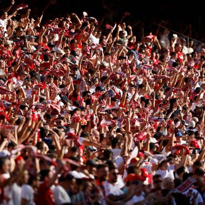 فتح تحقيق بعد هتافات مسيئة للملكة صوفيا بمباراة إشبيلية وبرشلونة