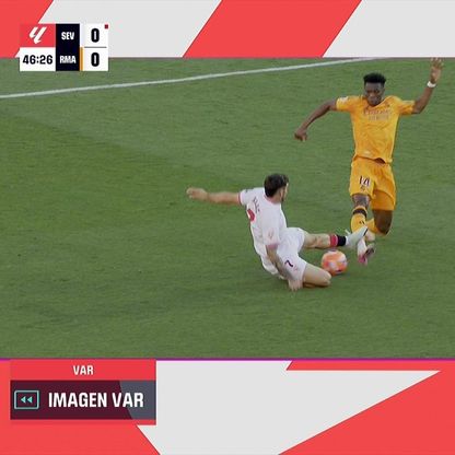 بعد دقيقة واحدة على نزوله.. طرد جديد في إشبيلية أمام ريال مدريد
