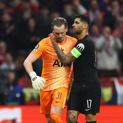 حارس توتنهام يُستبدل بعد 17 دقيقة إثر خطأين كارثيين أمام أتلتيكو مدريد