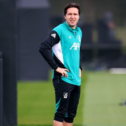 كييزا يصدم أتلتيكو مدريد وأندية إيطاليا ويتمسك بالبقاء مع ليفربول