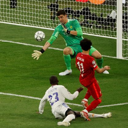 كورتوا يستفز "صديقه" محمد صلاح.. ويحذر من "خطورة" عمر مرموش