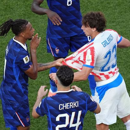 "فيفا" يُبقي على البطاقة الصفراء التي تلقاها الفرنسي أوليس أمام باراغواي