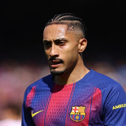 رافينيا يعود إلى برشلونة ويسابق الزمن للظهور في الكلاسيكو