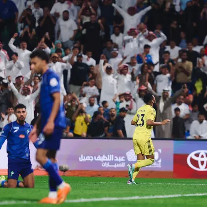 احتفال أيمن يحيى لاعب النصر بتسجيل هدف في مرمى الفتح بالدوري السعودي - 14 فبراير 2026