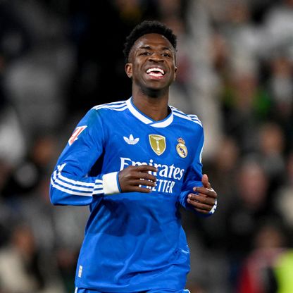 زلزال في ريال مدريد: فينيسيوس يربط تجديد عقده بتشابي ألونسو