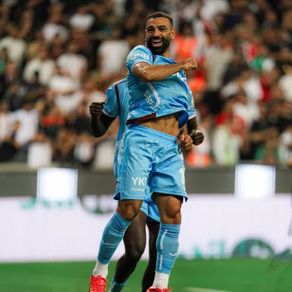 محمد صلاح يحتفل بهدفه مع طرابزون سبور أمام آميد سبورتيف - 31 أغسطس 2026