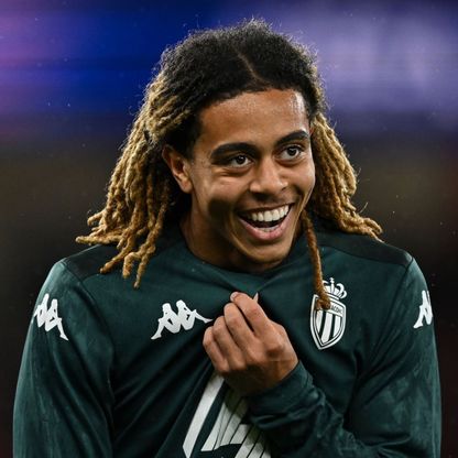 قبل المصري مصطفى محمد.. نيوم يخطف موهبة فرنسية