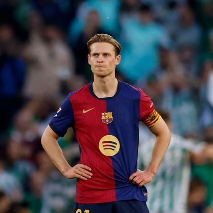 سبب غريب وراء توقف مفاوضات برشلونة مع دي يونغ