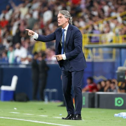 نوتنغهام يتواصل مع مدرب السعودية السابق لخلافة بوستيكوغلو