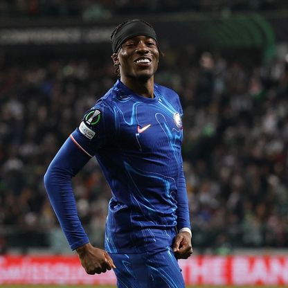 أرسنال يلبي مطالب تشيلسي ويغري نوني مادويكي بقميص هنري