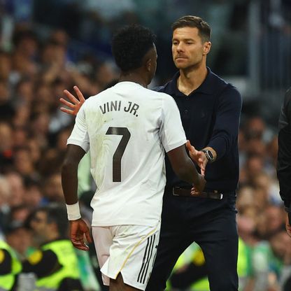 مفاجأة.. جمهور ريال مدريد يدعم ألونسو ويطالب برحيل فينيسيوس