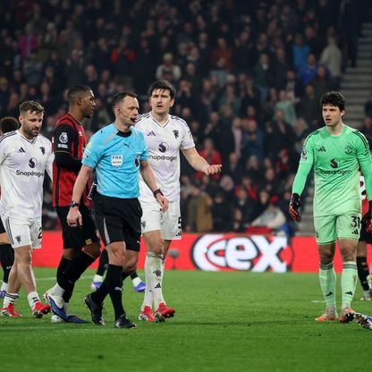 مانشستر يونايتد سيشكو حكم مباراة بورنموث بسبب ركلة جزاء