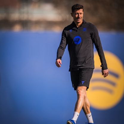 لماذا يحاول ليفاندوفسكي تسجيل 10 أهداف مع برشلونة قبل نهاية الموسم؟