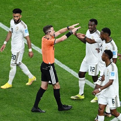 من هو حكم مباراة مصر والأرجنتين في ثمن نهائي كأس العالم؟