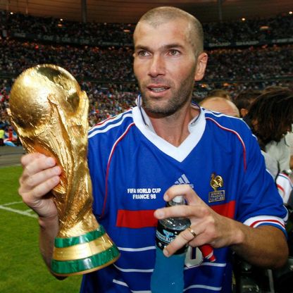 آخرهم أكليوش.. لاعبون من أصول جزائرية اختاروا اللعب لفرنسا