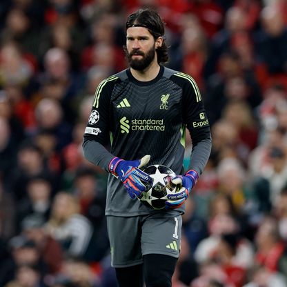 أليسون يُكذّب سلوت: سأعود للملاعب في نهاية أبريل