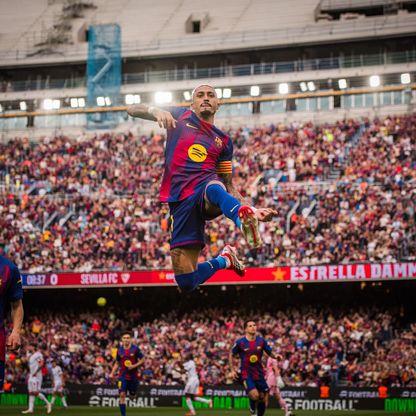برشلونة يستهل الإعداد للموسم الجديد بمواجهة تاريخية في إنجلترا