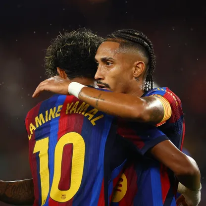 رافينيا يحتفل مع يامال بهدف لبرشلونة ضد راسينغ - 16 سبتمبر 2026