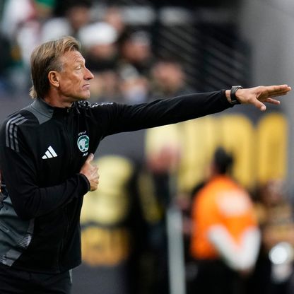 رونار يدعو لاعبي السعودية إلى تحمل المسؤولية ويلوم الهجوم