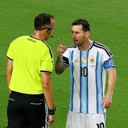 هل حصل ليونيل ميسي على حكمه المفضل ضد إنجلترا في نصف نهائي كأس العالم؟