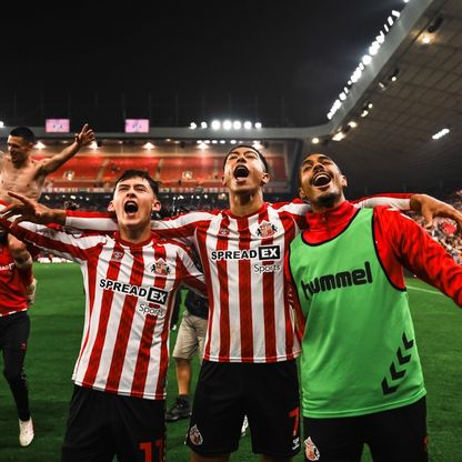 لاعبو سندرلاند يحتفلون بعد التأهل لنهائي ملحق الصعود للدوري الإنجليزي الممتاز - 13 مايو 2025