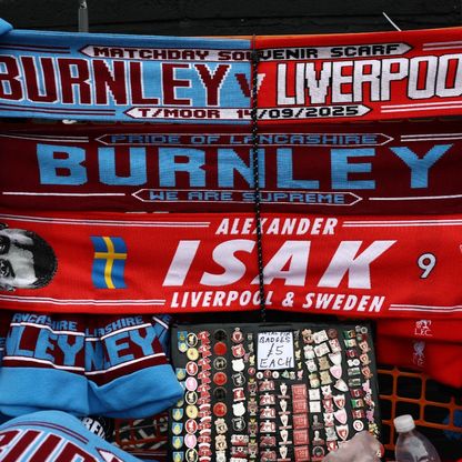 تشكيلة ليفربول ضد بيرنلي.. صدمة قوية لإيزاك وصلاح يحاول كسر النحس