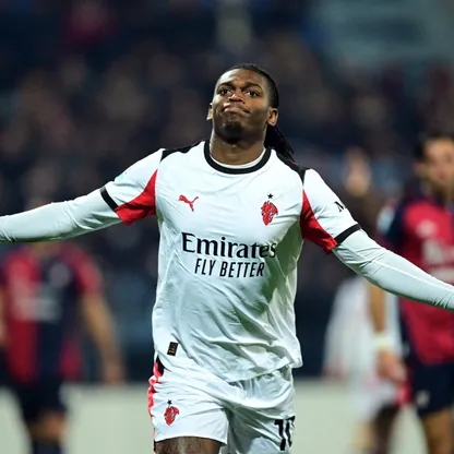 رافاييل لياو يحتفل بهدفه في مباراة كالياري وميلان بالدوري الإيطالي - 2 يناير 2026