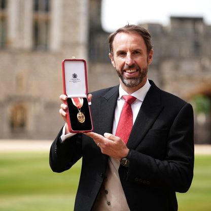 ساوثغيت مدرب إنجلترا السابق ينال وسام "فارس"