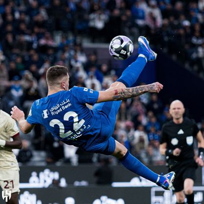 شاهد.. الهلال يقلب الطاولة على الفيحاء بأهداف رائعة