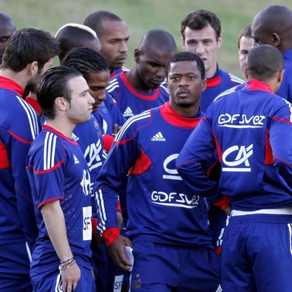 بعد 16 عاماً.. الكشف عن القصة الكاملة لأكبر فضيحة بتاريخ منتخب فرنسا