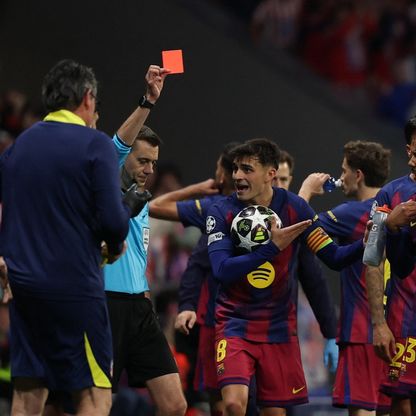 لاعبو برشلونة الأكثر تعرضاً للطرد بدوري الأبطال في آخر 10 سنوات