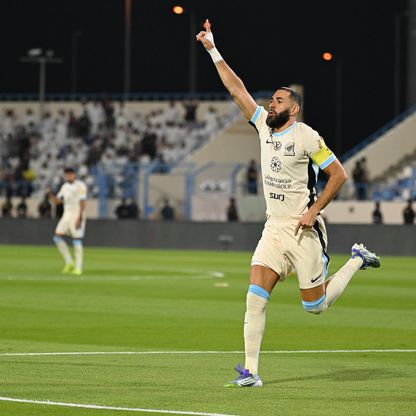 "هاتريك" بنزيما يقود الاتحاد لاكتساح الأخدود في بداية الدفاع عن لقب الدوري السعودي