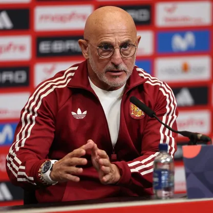لويس دي لا فوينتي خلال مؤتمر صحفي قبل مباراة إنجلترا وإسبانيا بدوري الأمم الأوروبية - 25 سبتمبر 2026