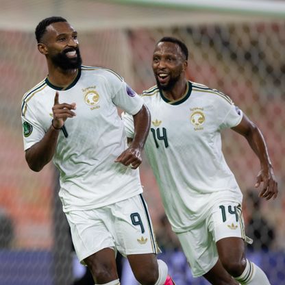 شاهد.. السعودية تتقدّم على عُمان بثلاثية في الشوط الأول