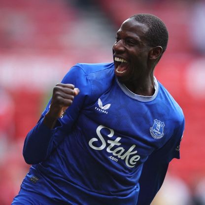 رفض التجديد مع إيفرتون.. نيوم في محادثات مع عبد الله دوكوري